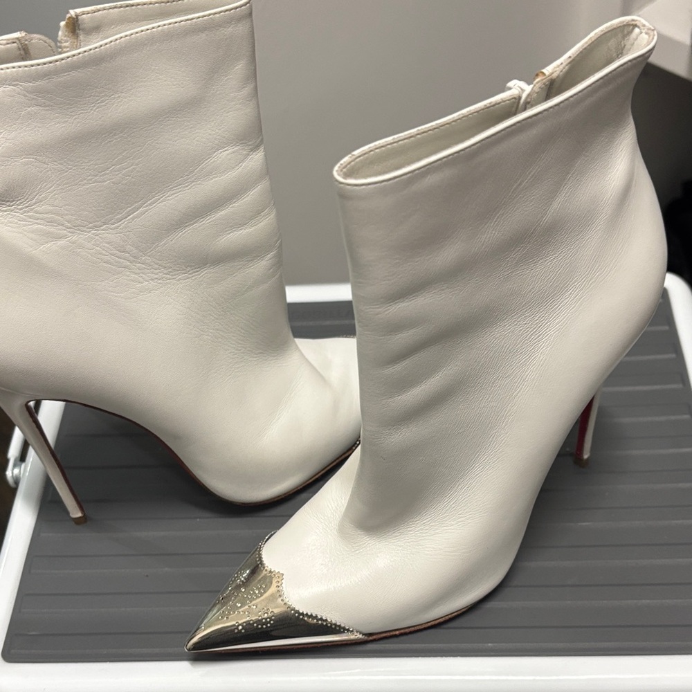 Christian Louboutin White Leather Heeled Boots with Silver Toe